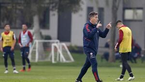 Alexis Sánchez, baja por problemas físicos frente a Uruguay, y duda para Colombia