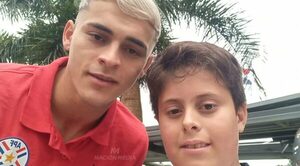 Versus / "Ramoncito" de la gente: El lindo gesto del jugador albirrojo con unos hinchas