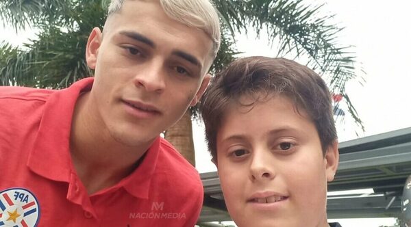 Versus / "Ramoncito" de la gente: El lindo gesto del jugador albirrojo con unos hinchas