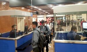 Importante movimiento migratorio en el Aeropuerto Guaraní por partido Paraguay-Brasil