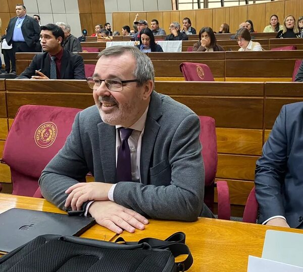 Carlos Carvallo asumió como presidente del BCP, con amplio respaldo de su “amigo”, el ministro de Economía - Política - ABC Color