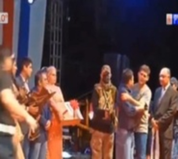 Elección de Miss Guarambaré a puñetazos - Paraguay.com