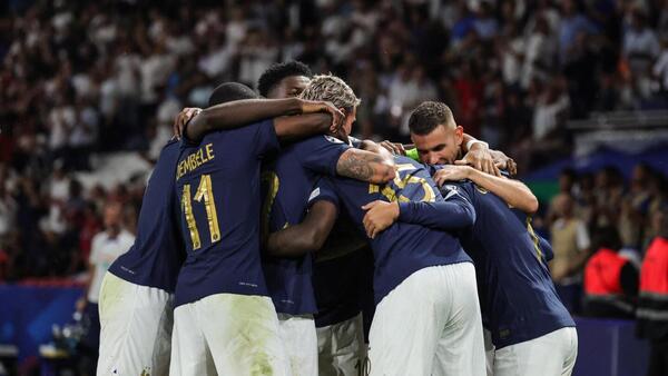 Un golazo de Tchouameni impulsa a Francia hacia la Eurocopa