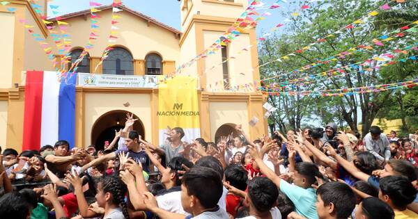 La Nación / Tradicional vito de dinero causó furor entre los niños en Guarambaré