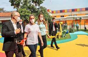 Primera Dama y Ministra de Salud visitaron el Hospital Pediátrico Niños de Acosta Ñu