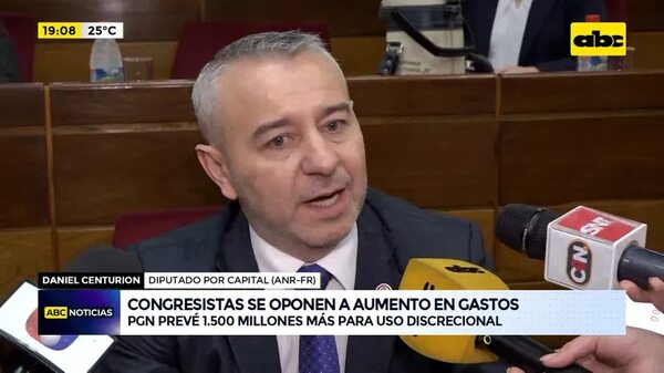 Video: Parlamentarios cuestionan aumento para presidente y ministros - ABC Noticias - ABC Color
