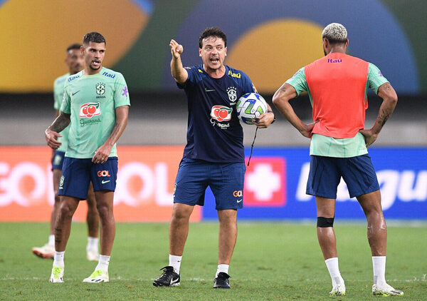 Versus / El 'dinizismo' empieza su andar en la selección brasileña
