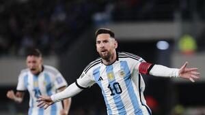 Lionel Messi alcanza un nuevo récord y da el triunfo a Argentina