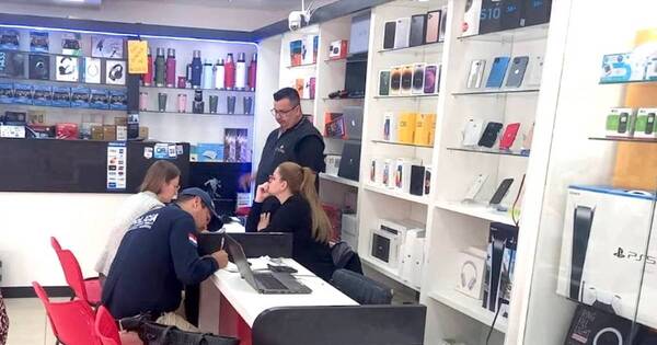 La Nación / Allanan comercio de venta de electrónicos