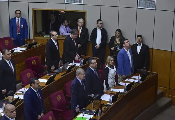 Cartistas y aliados copan comisión que buscará “reordenar” el Estado - Política - ABC Color