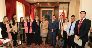 La Nación / Ofrecen becas para maestrías y dan apoyo a estudiantes