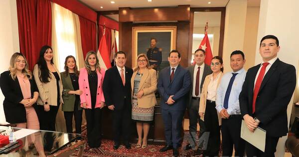 La Nación / Ofrecen becas para maestrías y dan apoyo a estudiantes