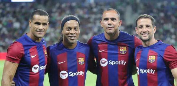 (VIDEO) Puro amague: ¿Ronaldinho le hizo “ole” a un fanático que lo quiso apuñalar?