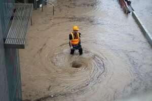 Al menos un muerto y más de 100 heridos en inundaciones inéditas en Hong Kong - Mundo - ABC Color