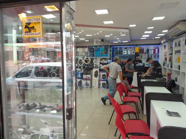 INVESTIGAN SUPUESTO FRAUDE CON TARJETA DE CRÉDITO EN UN LOCAL DEL CIRCUITO COMERCIAL