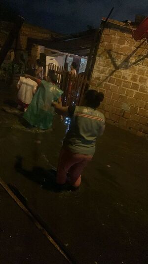 Basura provocó “mini represa” e hizo desbordes en calles de Asunción | 1000 Noticias