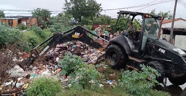 Comando de Ingeniería contribuye a reencauzar arroyo desbordado que afectó a unas 200 familias - .::Agencia IP::.