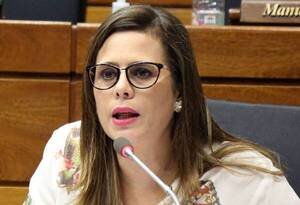 Senadora señala que "esté gobierno está conformado por los mismos saqueadores de siempre". - Portal Digital Cáritas Universidad Católica