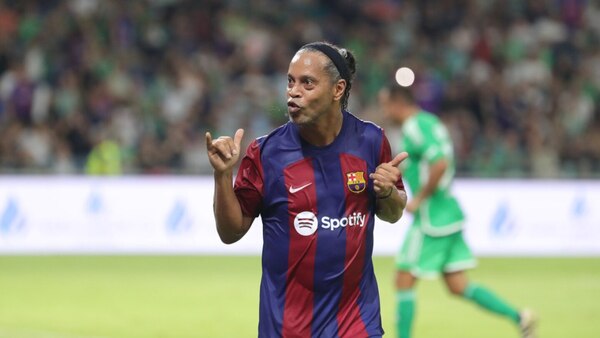 El regate viral de Ronaldinho a un hincha