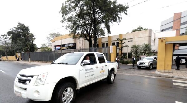 Municipales en 13 ciudades: parten maletines y máquinas de votación.