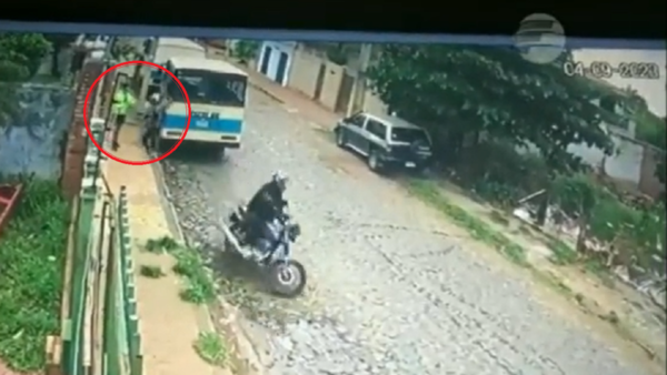 Joven se enfrenta a motochorros y logra desarmar a uno: "Yo me pasé, pero actué por impulso", recuerda