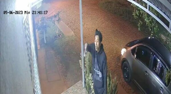 Diario HOY | Delincuentes abandonan vehículo robado a chofer de Bolt