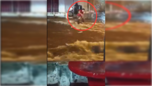 [VIDEO] Hombre fue arrastrado por el raudal y una mano salvadora le rescató a tiempo