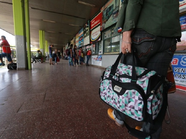 Estación de Buses de Asunción demostró no estar preparada para el mal tiempo - La Tribuna