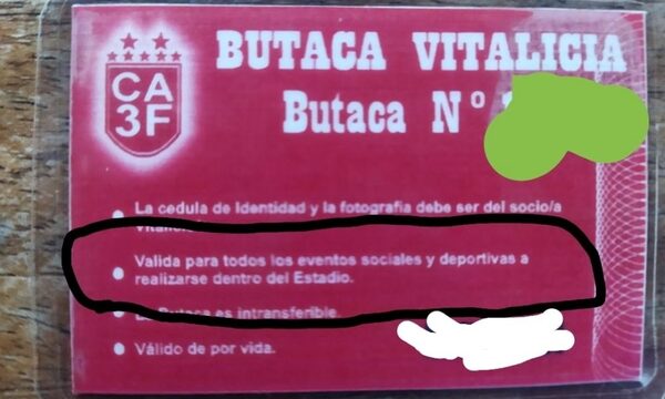 Dueños de butacas vitalicias en estadio de 3 de Febrero no pudieron ingresar a partido de la albirroja