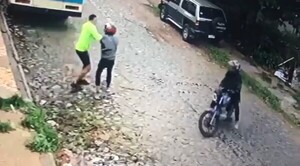 Joven se enfrenta a motoasaltantes pero le roban su teléfono - Unicanal