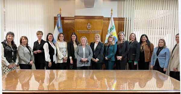 Ministra Llanes encabeza comitiva paraguaya que participa en el XXX Encuentro Nacional de Mendoza ¨Juzgando con perspectiva de Género¨