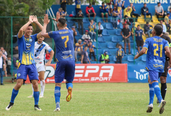 Versus / Colón gana y mantiene el pulso y el liderato