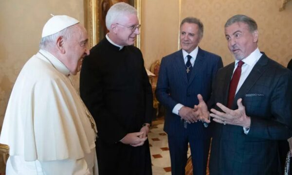 ¡Papa Francisco y Sylvester Stallone se conocieron y mirá sus reacciones!