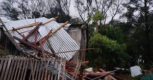 La Nación / Temporal destechó cien casas en Ñacunday y dejó sin energía el sur de Alto Paraná