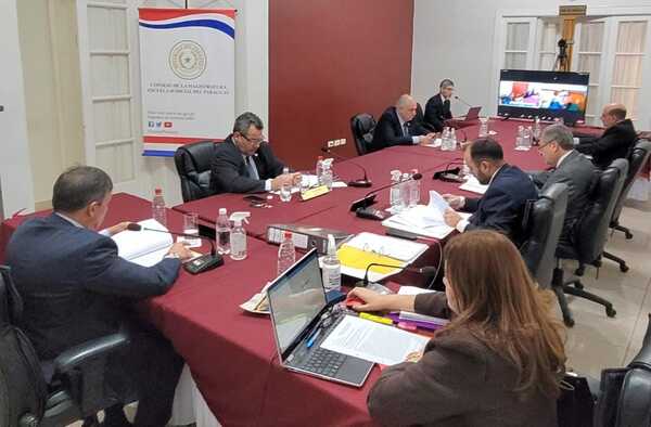 Peña insta al Consejo a cumplir reglamento y elegir a los mejores en hermética reunión