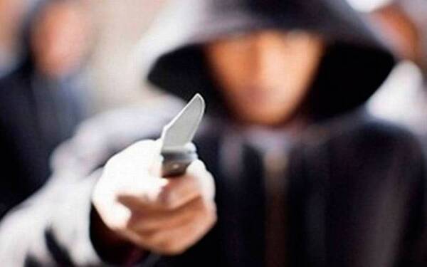 Acusan a arriero de amenazar con cuchillo a su examante para que vuelva con él