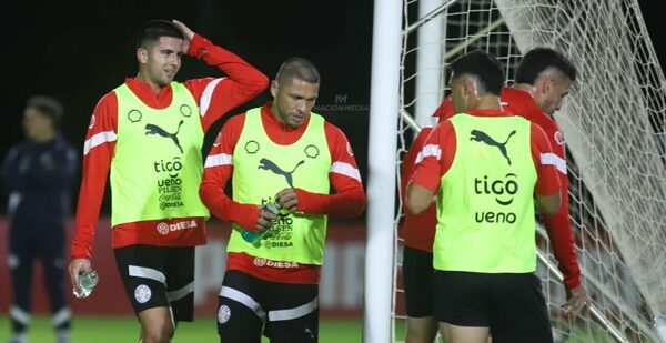 Versus / Los 4 jugadores albirrojos que no estuvieron ni en el banco ante Perú
