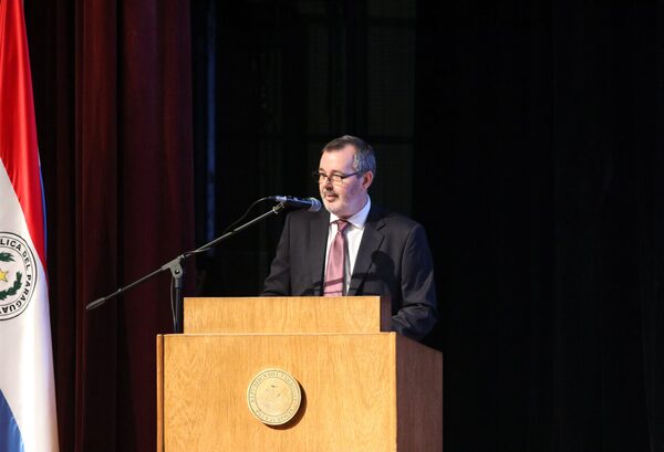 Carlos Carvallo asume como presidente del BCP, comprometido con el control de la inflaci贸n y la supervisi贸n financiera - Revista PLUS