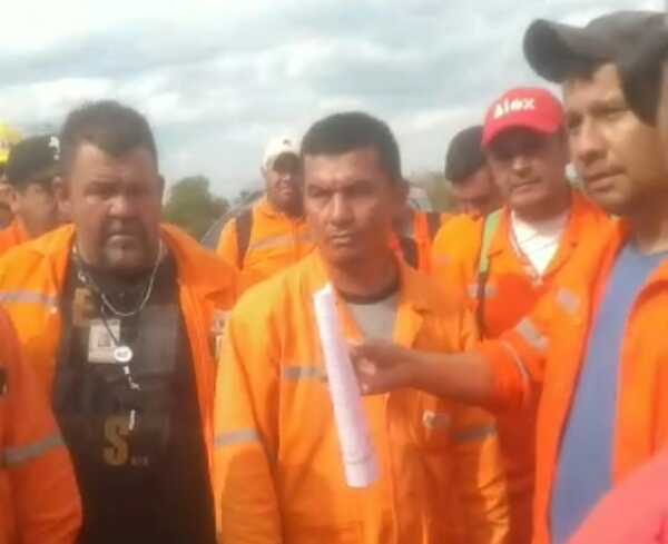 Trabajadores de empresa van a paro, luego reanudan actividades en espera de reunión tripartita | Radio Regional 660 AM