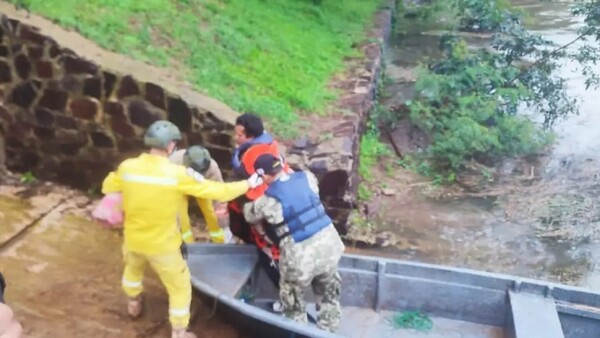 Buscan a pescadores en río Paraná, zona de Ayolas