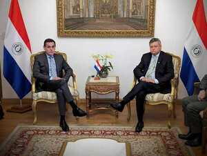 Paraguay reclama a Argentina retenci贸n irregular de convoy en la hidrov铆a - Revista PLUS