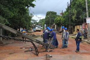 ANDE realiza trabajos de reposición del servicio luego de la tormenta
