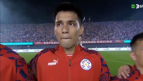 Tras emocionarse en entonación del Himno, Diego Gómez avisa: "Esto recién comienza"
