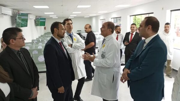 Clínicas: Inauguran nueva sala de espera en el área de consultas ambulatorias para adultos - Nacionales - ABC Color