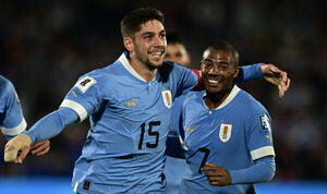Versus / Uruguay le da un golpazo de bienvenida a la Chile de Berizzo