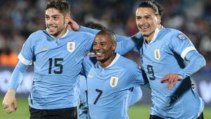 Con doblete de De la Cruz, Uruguay triunfa ante Chile