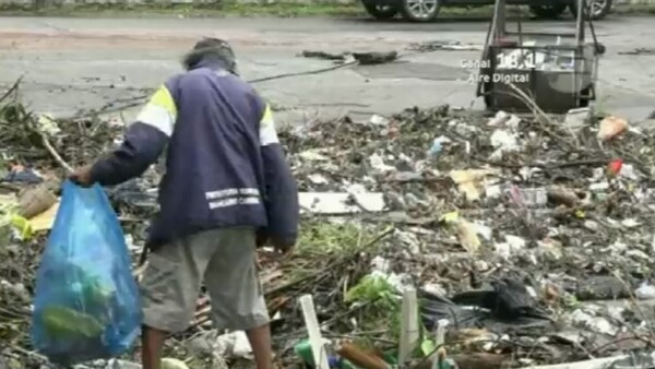 Toneladas de basura taponaron los desagües en Asunción