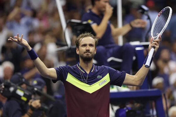Alcaraz pincha ante Medvedev y se queda sin la esperada final con Djokovic - Tenis - ABC Color