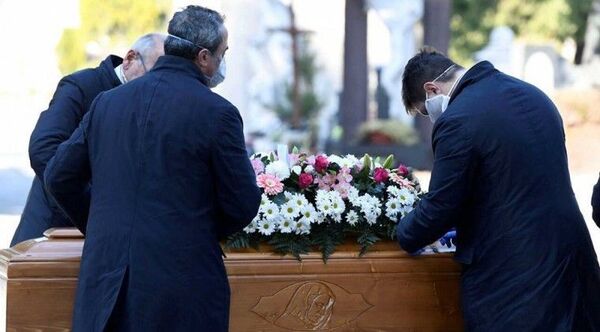 Prohíben velatorios y obligan a cementerios a ampliar horarios