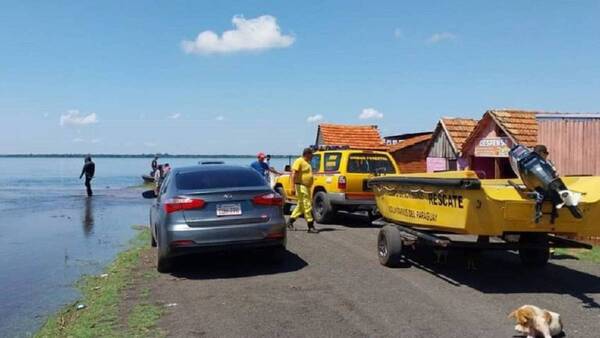 BUSCAN A PESCADORES DESAPARECIDOS EN EL RÍO PARANÁ
